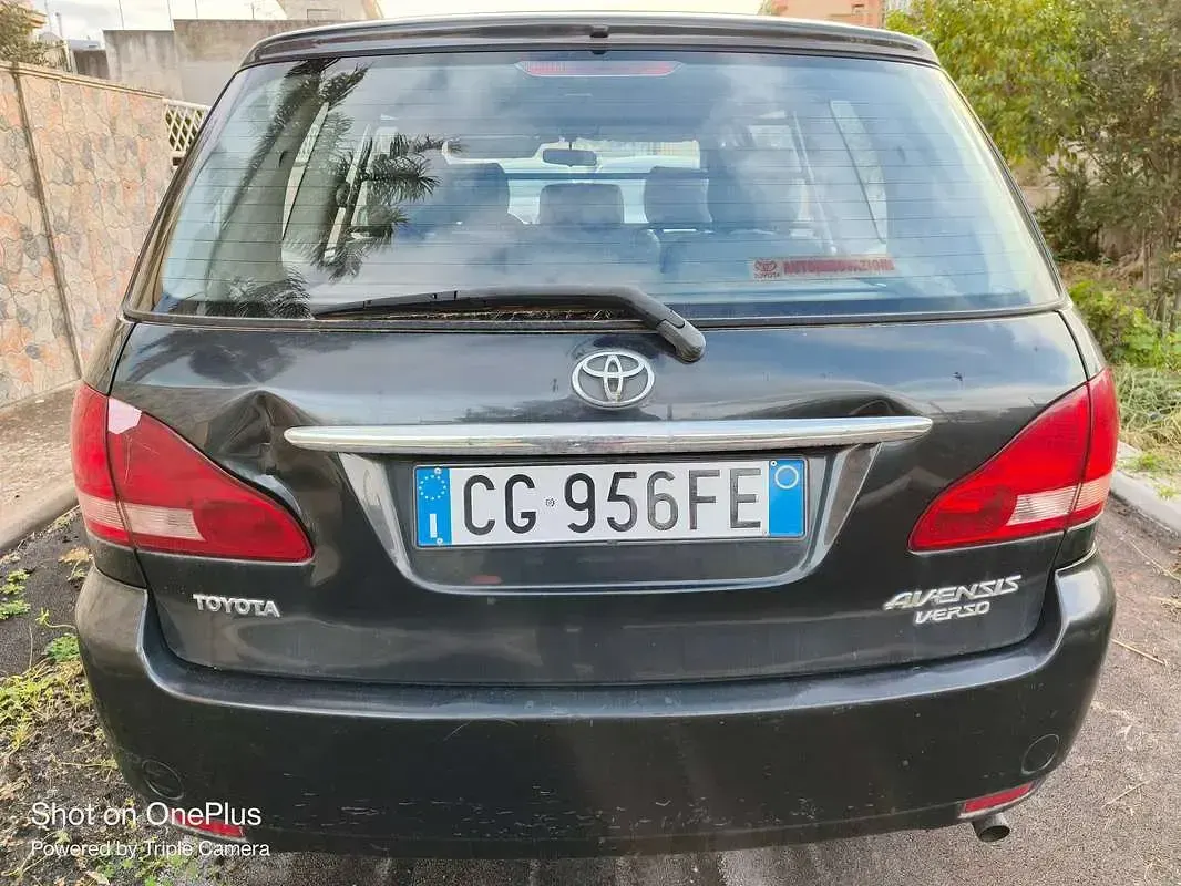 Usata Toyota Avensis 116 CV (85 kW) 2003 Nero Station wagon