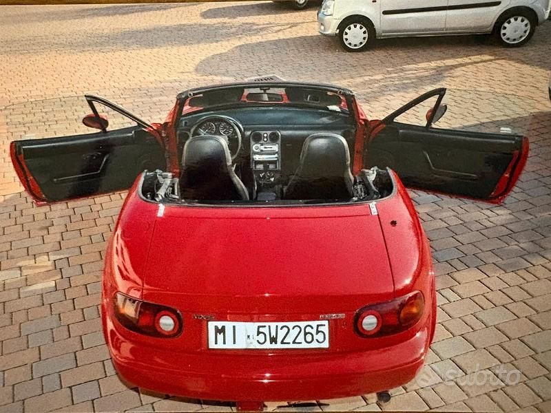 Usata Mazda MX5 116 CV (85 kW) 1992 Rosso Cabrio