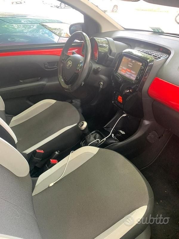 Usata Toyota Aygo Cool 69 CV (50 kW) 2015 Rosso Utilitaria
