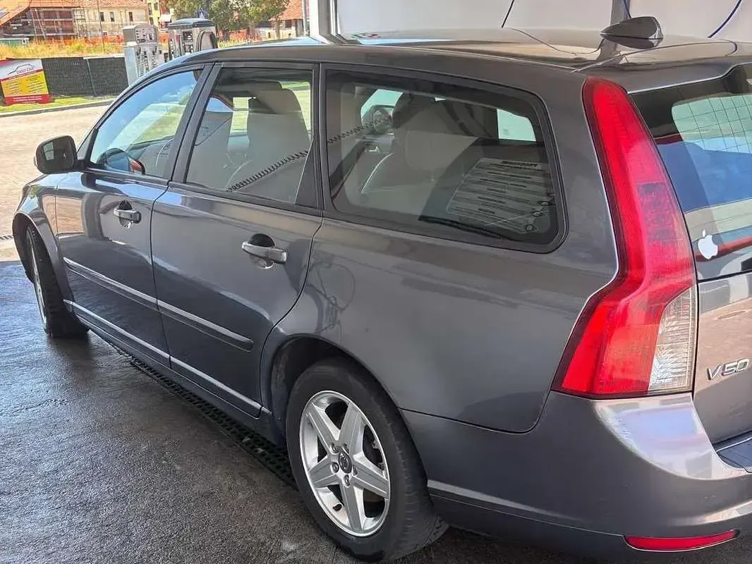 Usata Volvo V50 R-Design 136 CV (100 kW) 2009 Grigio Station wagon