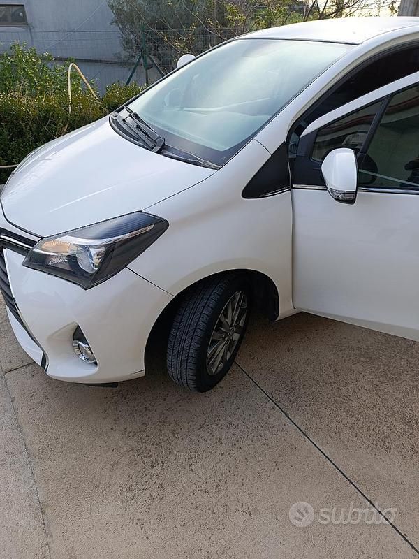 Usata Toyota Yaris 90 CV (66 kW) 2017 Bianco Utilitaria