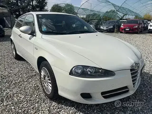 Usata Alfa Romeo 147 Progression 105 CV (77 kW) 2010 Bianco Utilitaria