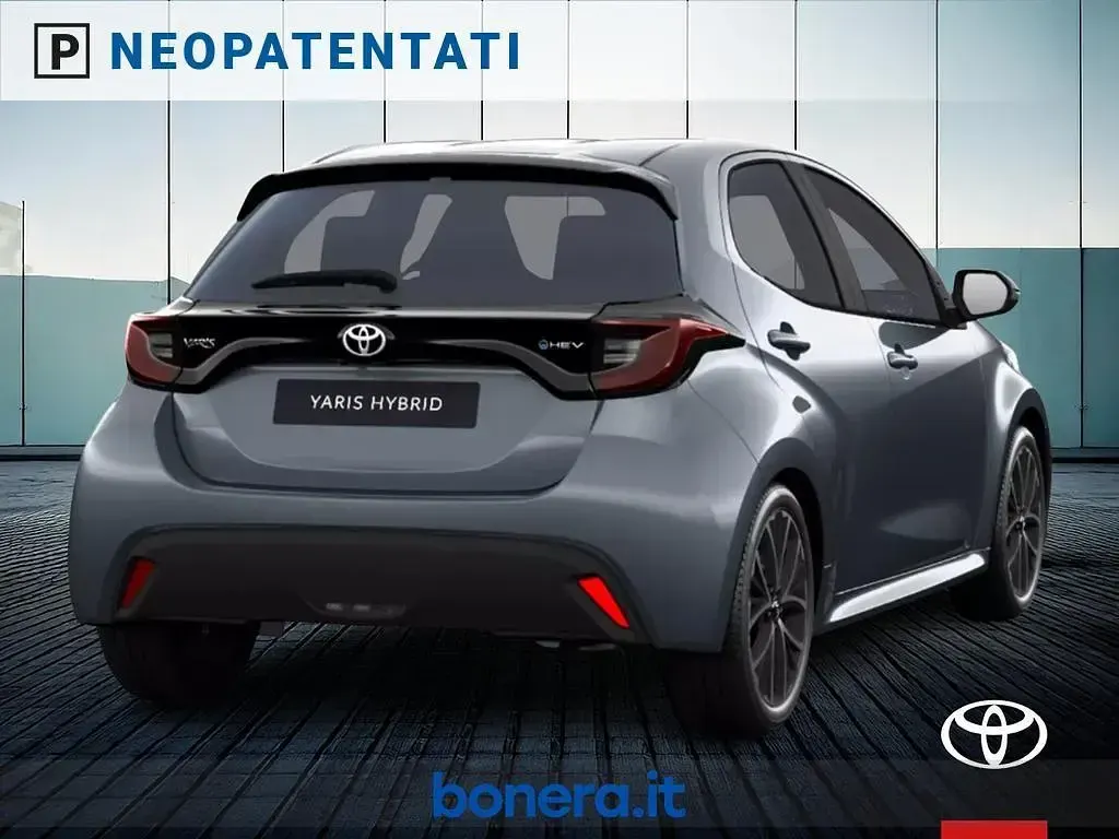 Nuova Toyota Yaris Hybrid 116 CV (85 kW) 2026 Grigio Berlina