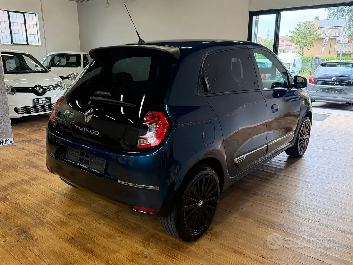 Usata Renault Twingo Signature 65 CV (47 kW) 2023 Blu Utilitaria