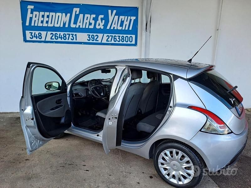 Usata Lancia Ypsilon Silver 69 CV (50 kW) 2013 Grigio Utilitaria