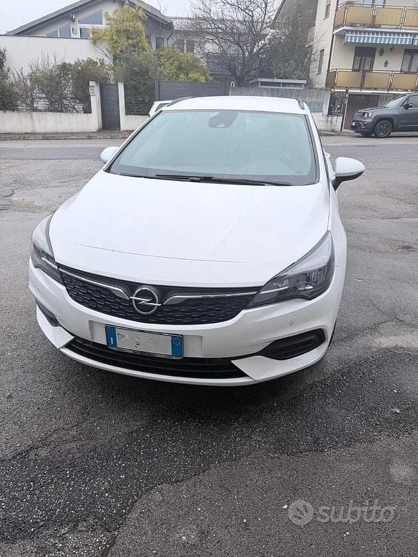 Bianco Usata 2020 Opel Astra Station wagon | 12.000 € (Buon prezzo) - Immagine 1/4