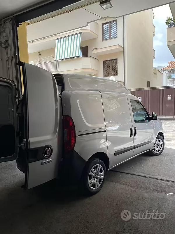 Usata Fiat Doblò 105 CV (77 kW) 2019 Grigio Monovolume