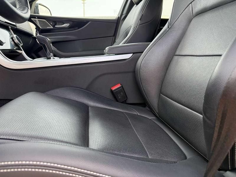 Usata Jaguar XE R-Dynamic 204 CV (150 kW) 2023 Grigio Berlina