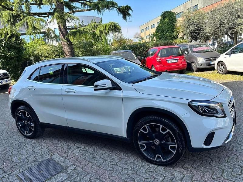 Usata Mercedes GLA220 Business 184 CV (135 kW) 2017 Bianco SUV