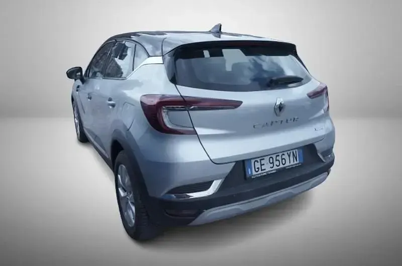 Usata Renault Captur Intens 160 CV (117 kW) 2021 Grigio SUV