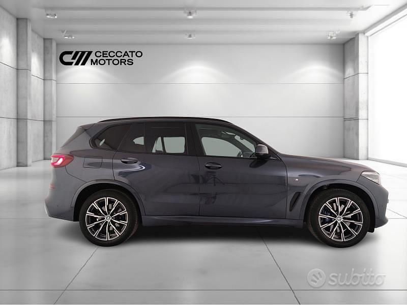 Begagnad BMW X5 M Sport 286 HK (210 kW) 2022 Grå SUV