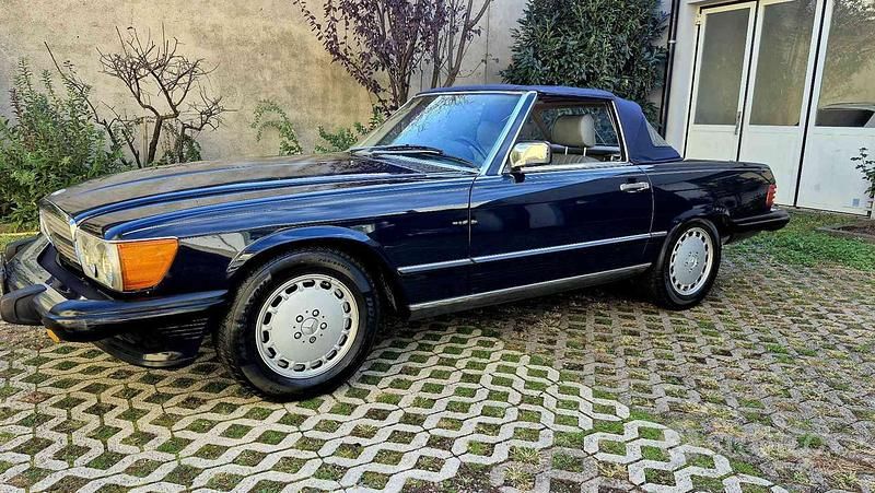 Usata Mercedes 560 245 CV (180 kW) 1988 Blu pastello Cabrio