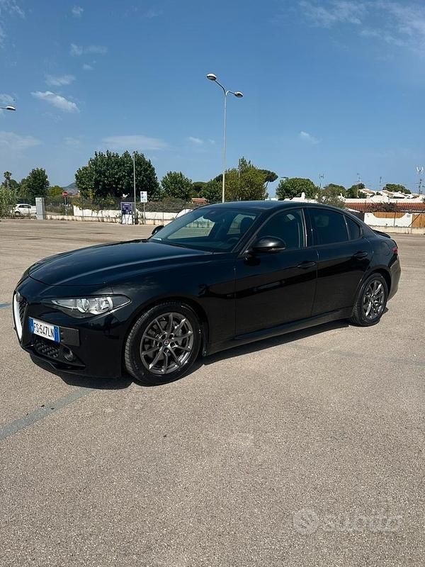Nero Usata 2017 Alfa Romeo Giulia Tre volumi | 15.000 € - Immagine 1/4