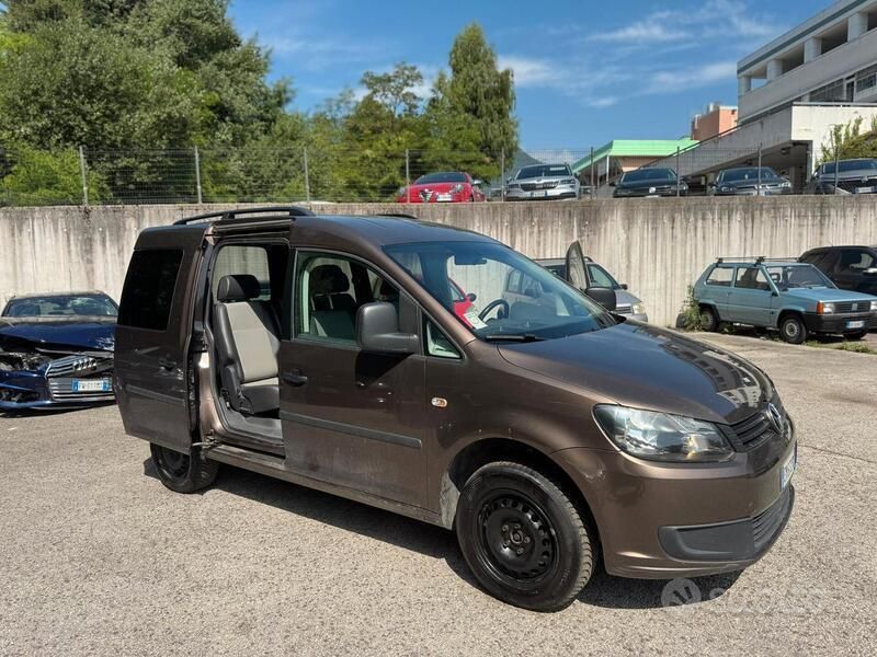 Usata VW Caddy Trendline 110 CV (80 kW) 2012 Marrone Monovolume
