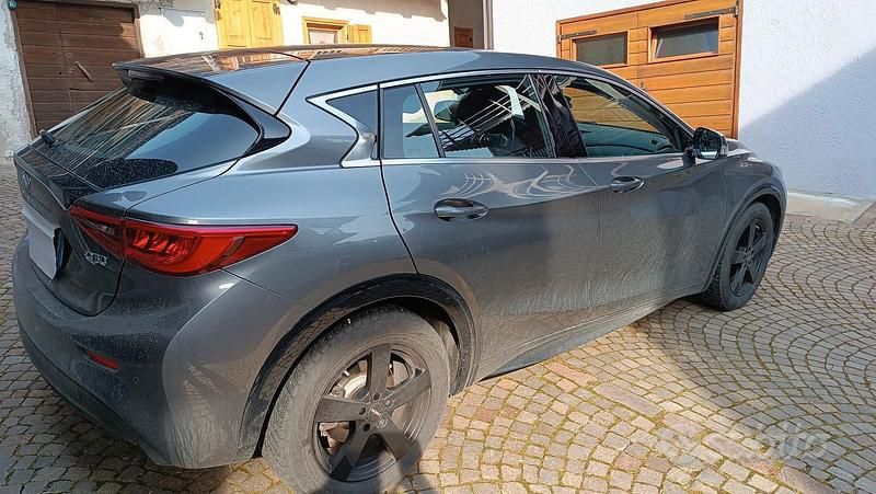 Usata Infiniti Q30 122 CV (89 kW) 2016 Grigio Berlina
