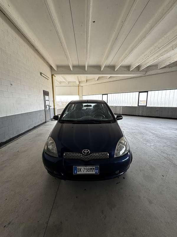 Usata Toyota Yaris Sol 68 CV (50 kW) 2000 Berlina