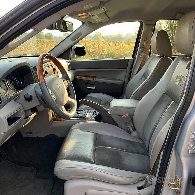 Usata Jeep Grand Cherokee Overland 218 CV (160 kW) 2006 Grigio SUV