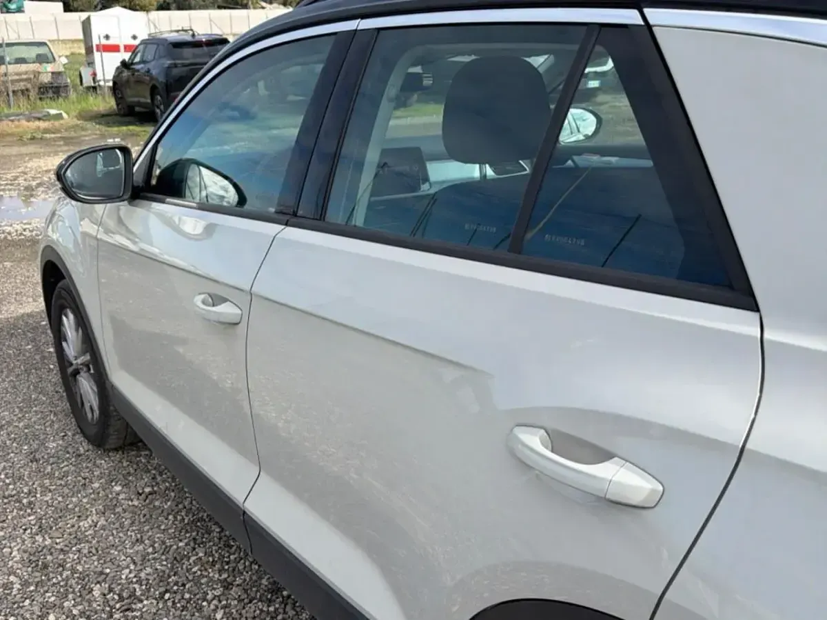 Usata VW T-Roc Life 110 CV (80 kW) 2024 Beige SUV