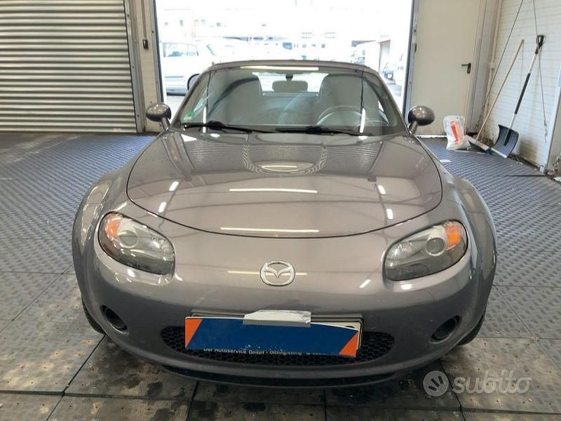 Usata Mazda MX5 126 CV (92 kW) 2006 Grigio scuro Cabrio