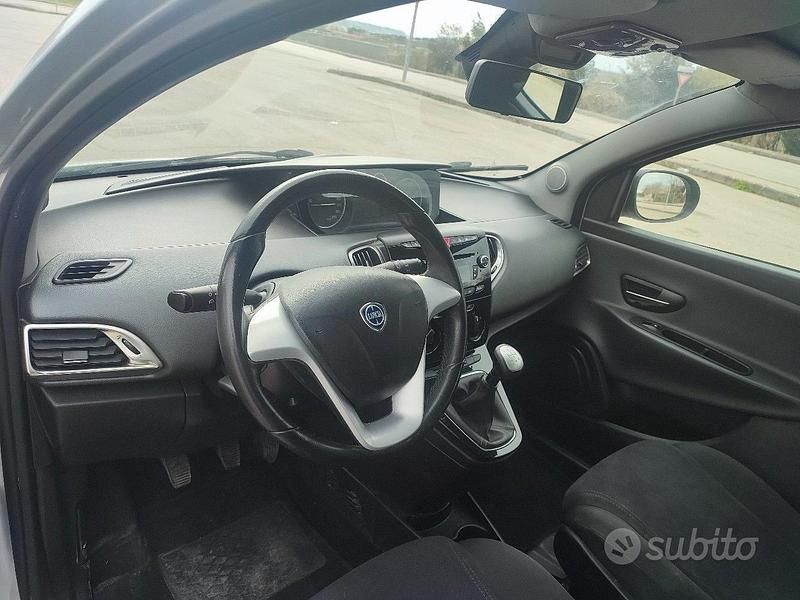 Usata Lancia Ypsilon 80 CV (58 kW) 2013 Grigio Utilitaria