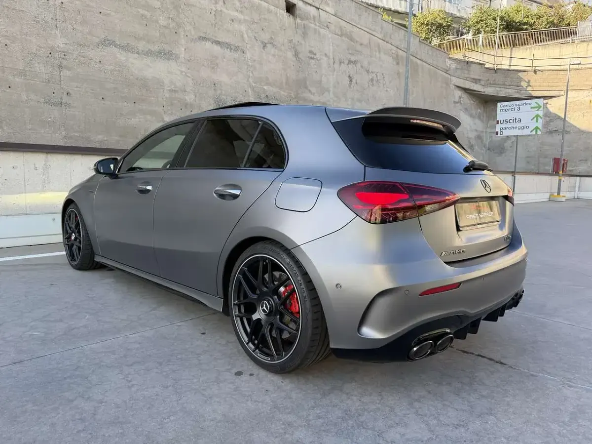 Usata Mercedes A45 AMG Premium 421 CV (309 kW) 2025 Grigio magno designo Utilitaria