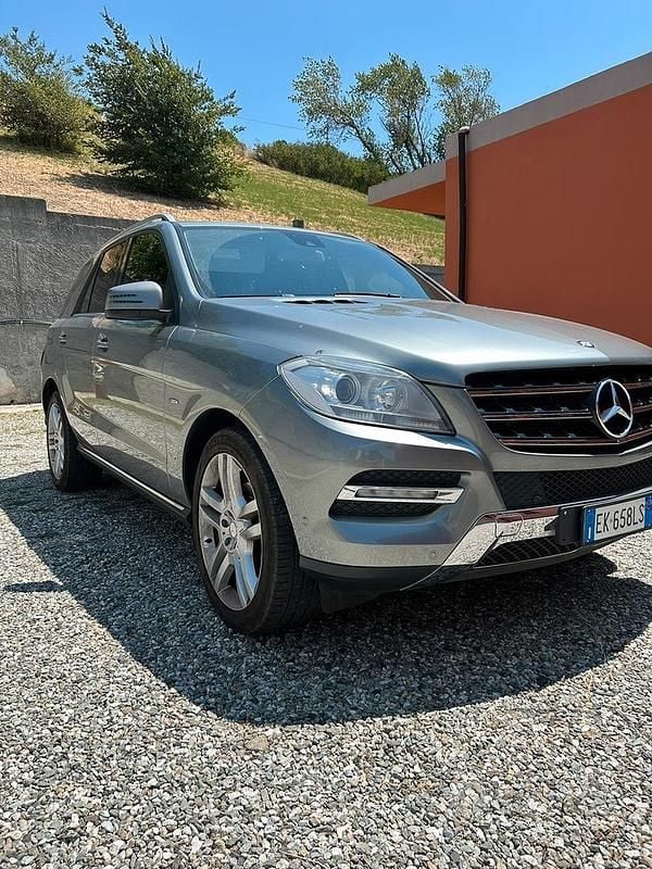 Grigio Usata 2011 Mercedes ML250 SUV | 15.000 € (Ottimo prezzo) - Immagine 1/4