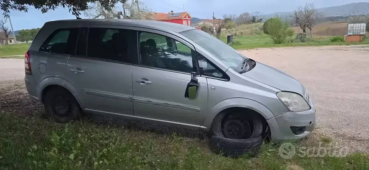 Usata Opel Zafira 101 CV (74 kW) 2010 Monovolume