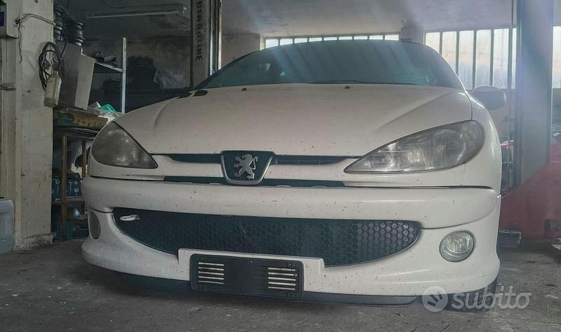Begagnad Peugeot 206 88 HK (64 kW) 2006 Vit Sedan