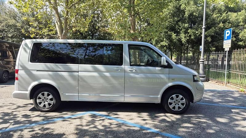 Usata VW Caravelle 174 CV (127 kW) 2008 Argento Furgone
