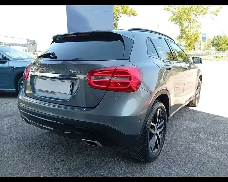 Usata Mercedes GLA220 177 CV (130 kW) 2016 Grigio SUV