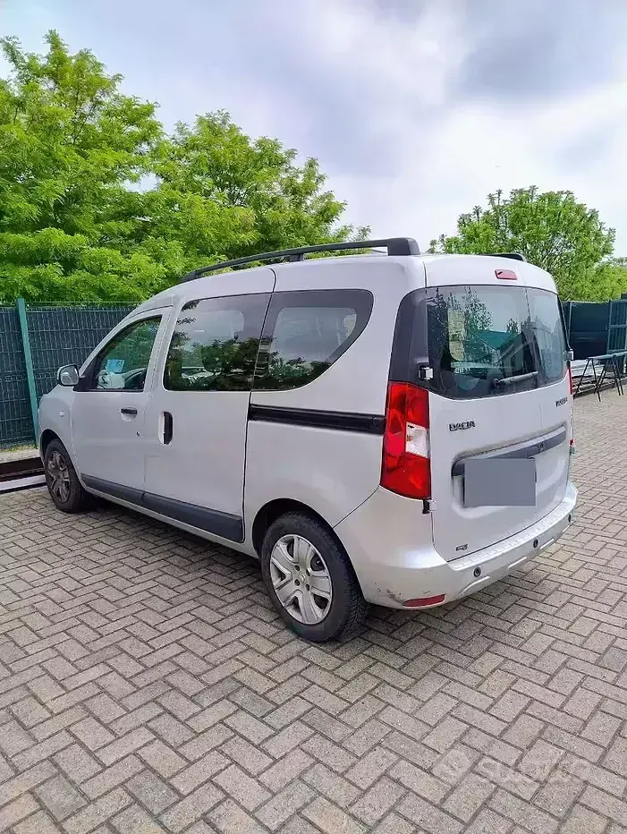 Usata Dacia Dokker 90 CV (66 kW) 2018 Grigio Monovolume