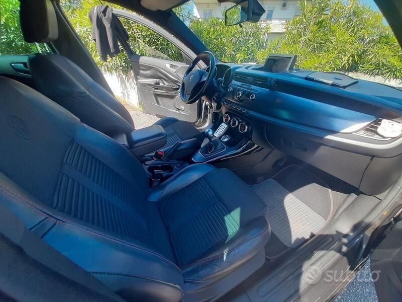 Grigio Usata 2014 Alfa Romeo Giulietta Due volumi | 8000 € (Buon prezzo) - Immagine 1/4