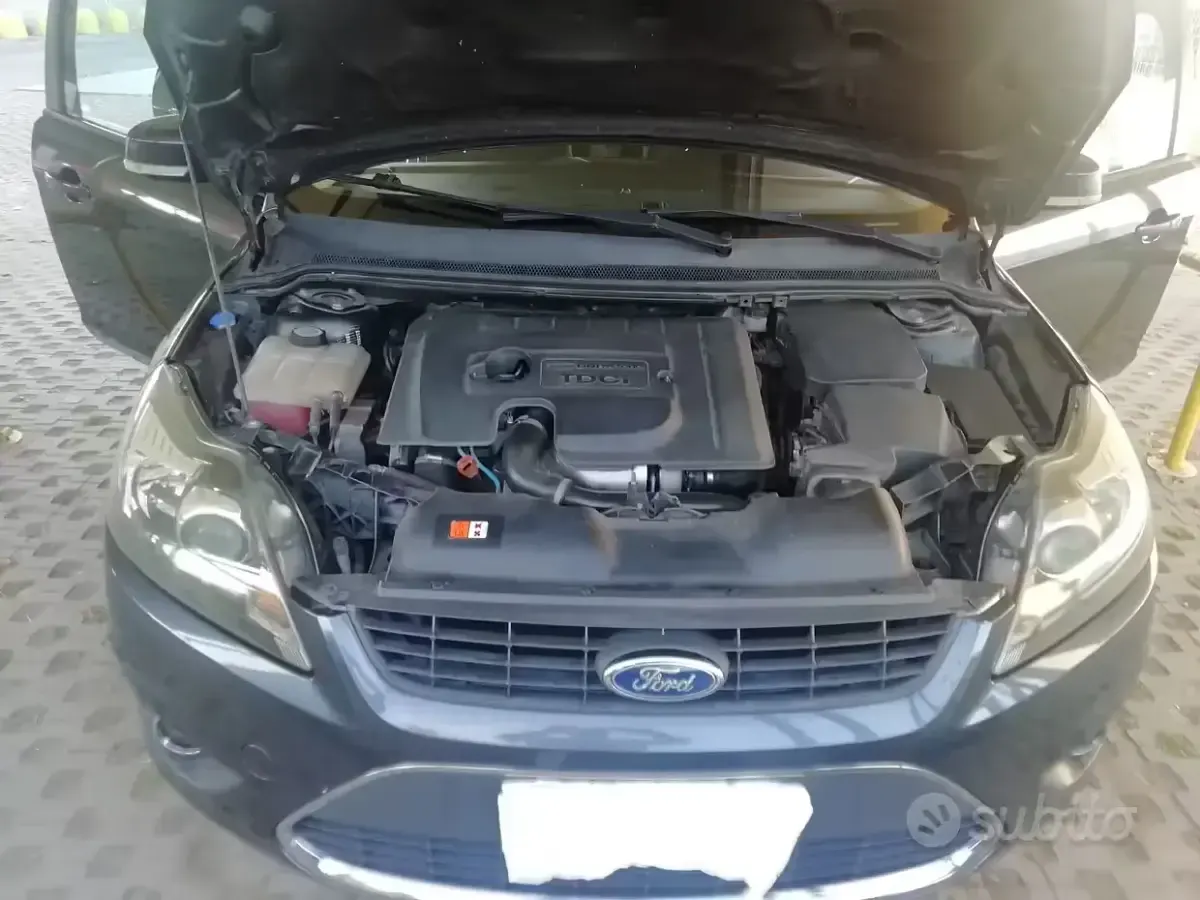 Usata Ford Focus 109 CV (80 kW) 2010 Grigio Station wagon