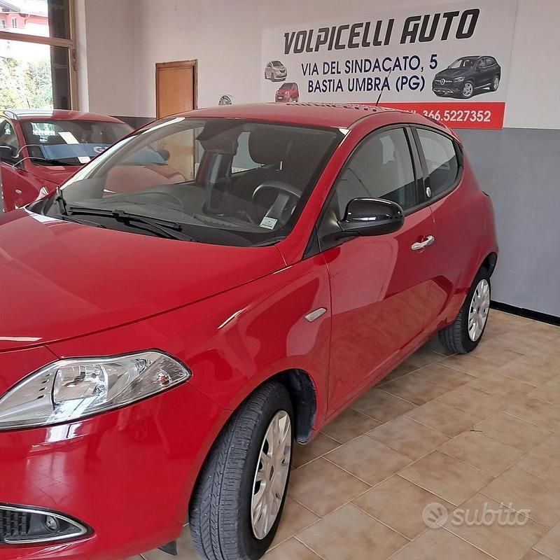 Usata Lancia Ypsilon 85 CV (62 kW) 2015 Rosso Utilitaria