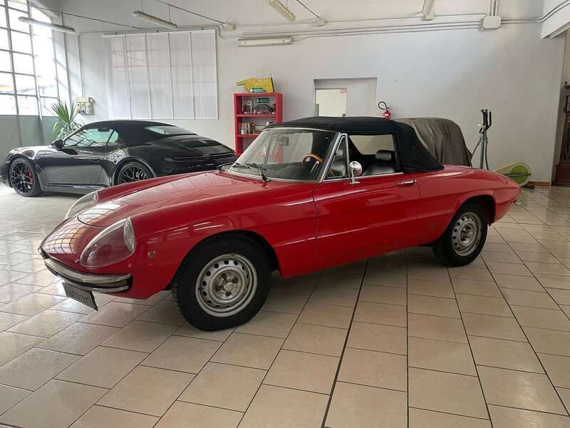 Usata Alfa Romeo Spider 114 CV (83 kW) 1969 Rosso Cabrio