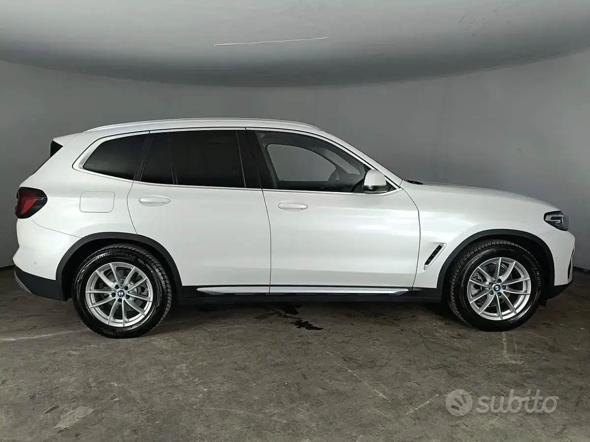 Usata BMW X3 Comfort Edition 190 CV (139 kW) 2023 Mineral white metallizzato SUV