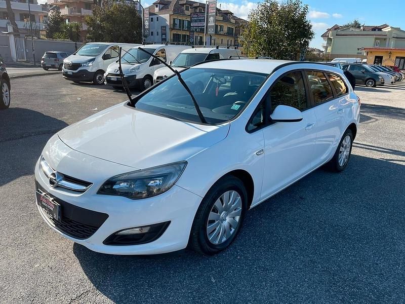 Usata Opel Astra 110 CV (80 kW) 2014 Bianco Station wagon