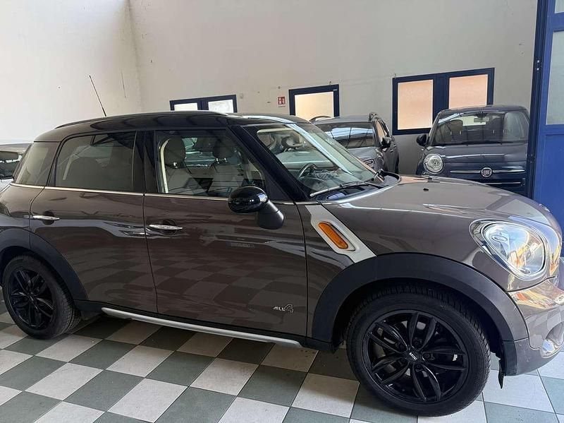 Usata Mini Cooper D Countryman Business 111 CV (81 kW) 2014 Marrone SUV