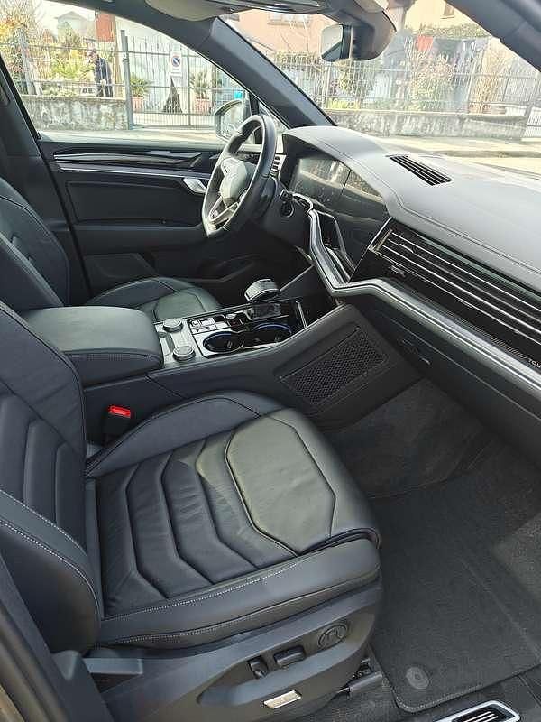 Usata VW Touareg R-line 231 CV (169 kW) 2024 SUV