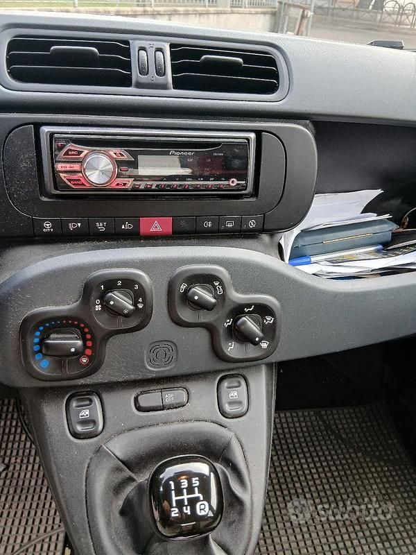Usata Fiat Panda 69 CV (50 kW) 2020 Grigio Berlina