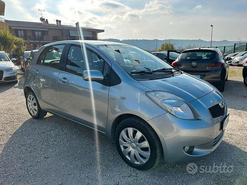 Usata Toyota Yaris 90 CV (66 kW) 2008 Nero Utilitaria
