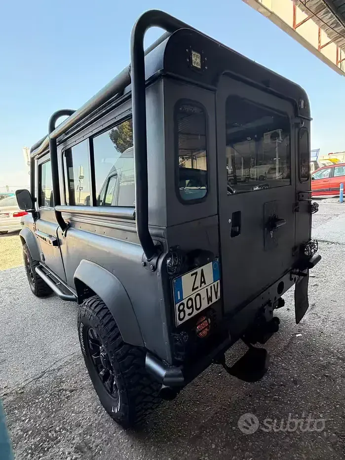 Usata Land Rover Defender 122 CV (89 kW) 2006 Nero Station wagon
