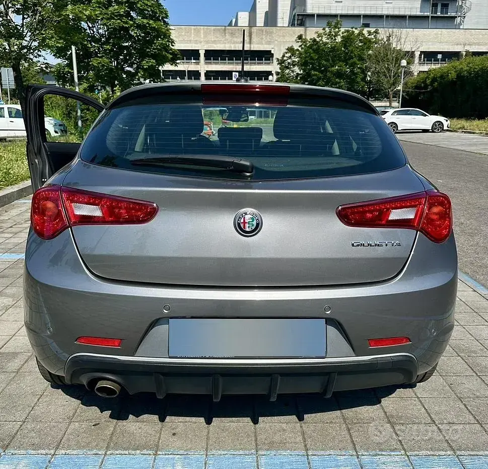 Usata Alfa Romeo Giulietta Super 120 CV (88 kW) 2019 Grigio Utilitaria