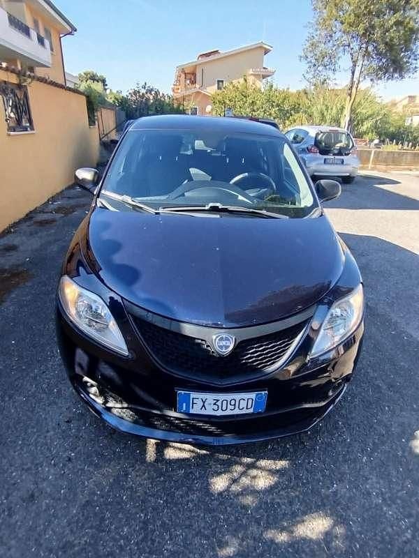 Usata Lancia Ypsilon 69 CV (50 kW) 2019 Blu/azzurro Utilitaria