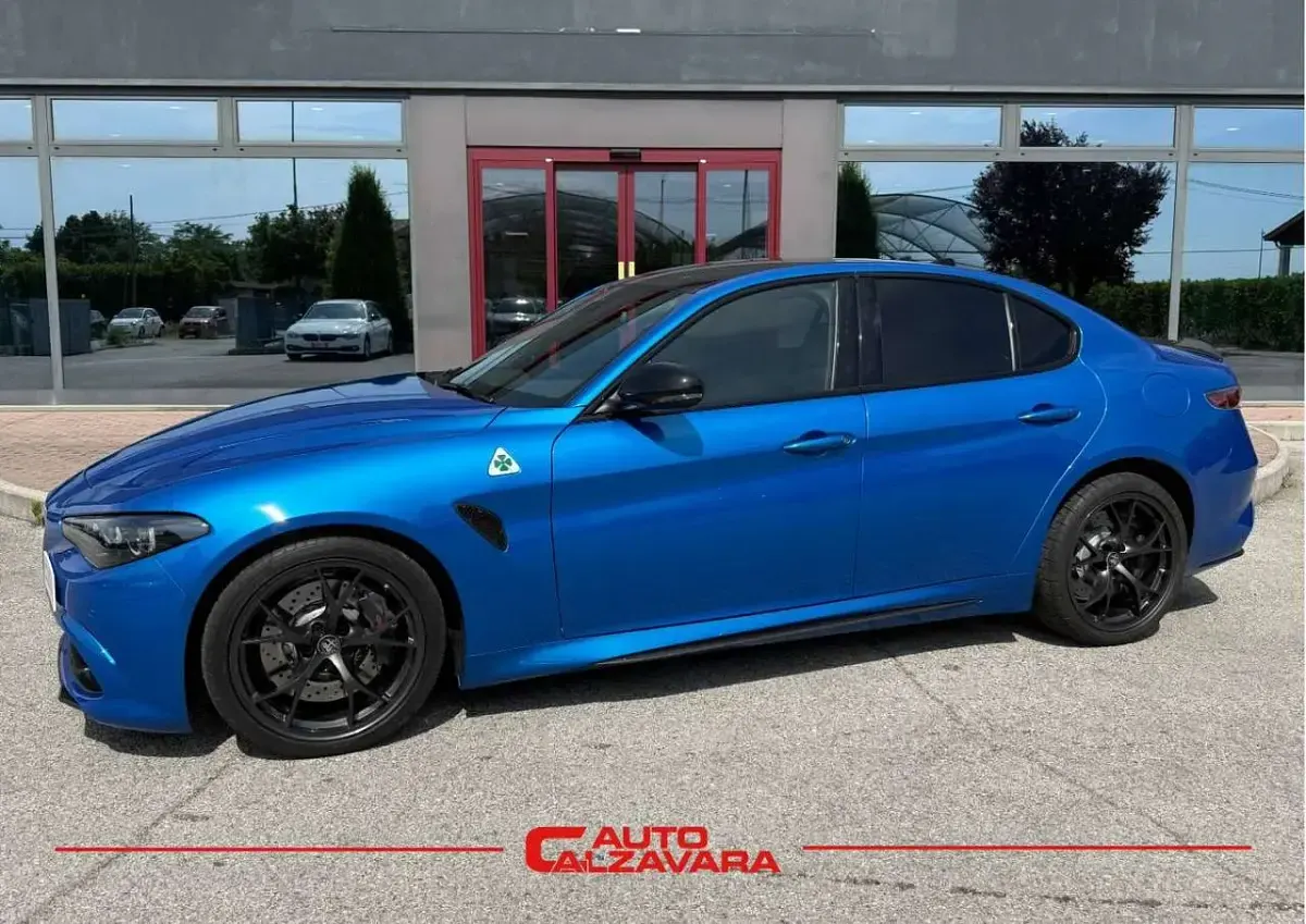 Nuova Alfa Romeo Giulia Quadrifoglio 519 CV (381 kW) 2025 Blu misano Berlina