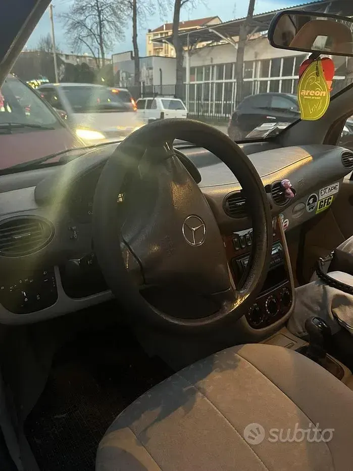 Usata Mercedes A200 102 CV (75 kW) 2004 Bluazzurro Monovolume