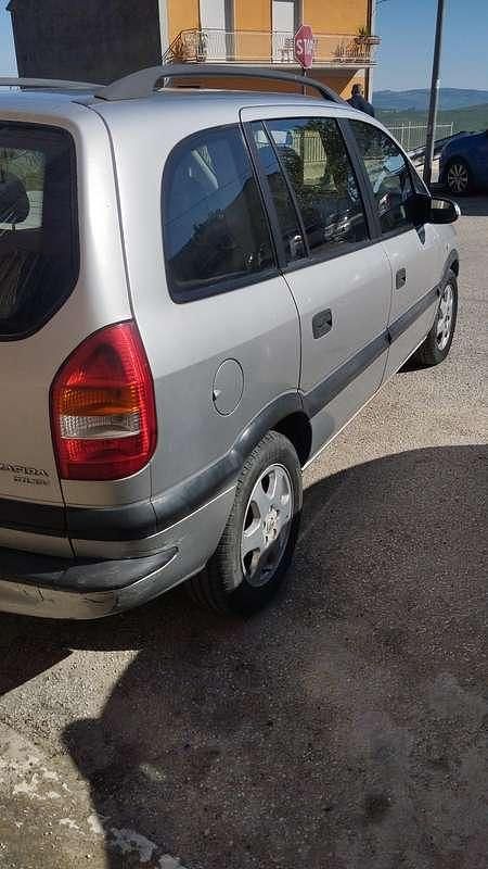 Usata Opel Zafira Elegance 101 CV (74 kW) 2002 Monovolume