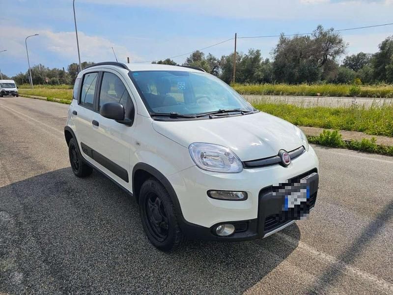 Usata Fiat Panda 4x4 S 95 CV (69 kW) 2018 Bianco Utilitaria