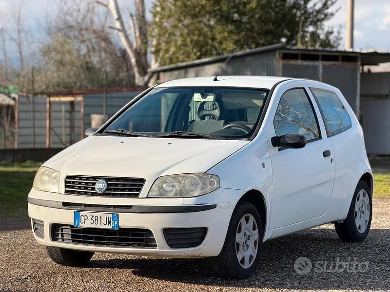 Usata Fiat Punto Dynamic 59 CV (43 kW) 2005 Bianco Utilitaria