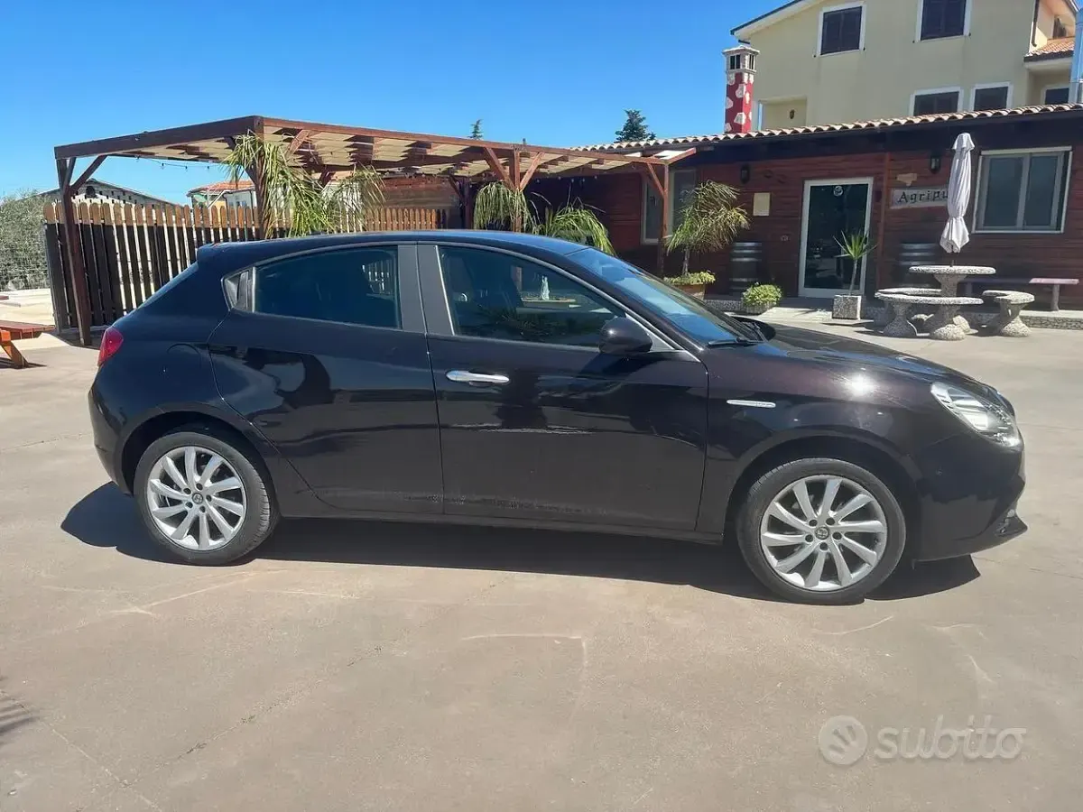 Usata Alfa Romeo Giulietta 120 CV (88 kW) 2019 Nero Utilitaria